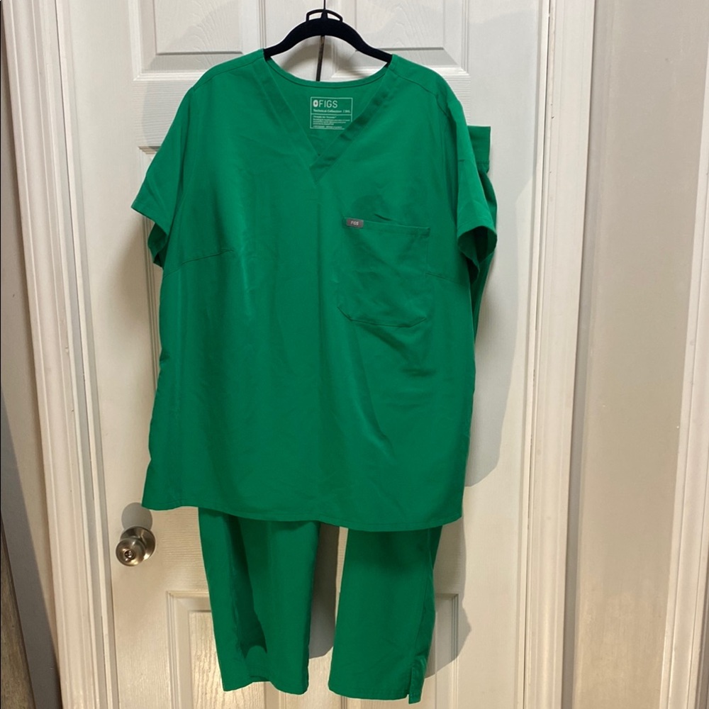 Figs Vibrant Green Medical Scrub Set